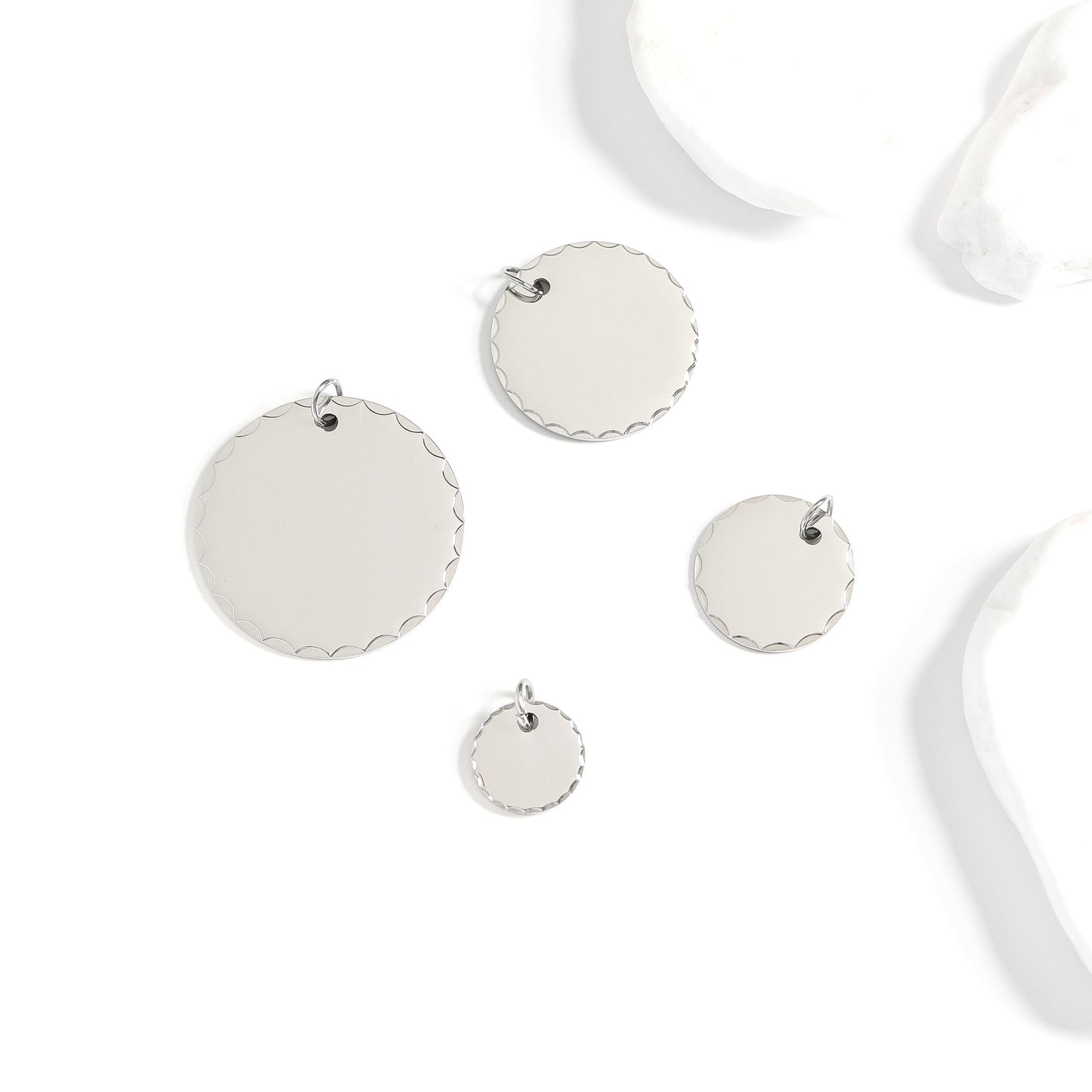 18K Gold PVD Stainless Steel Grooved Round Pendant / SBB0071